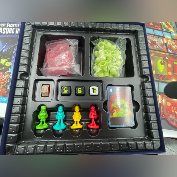 GHOST FIGHTIN' TREASURE HUNTERS 2016 Mattel Cooperative Board Game. - Picture 5 of 5